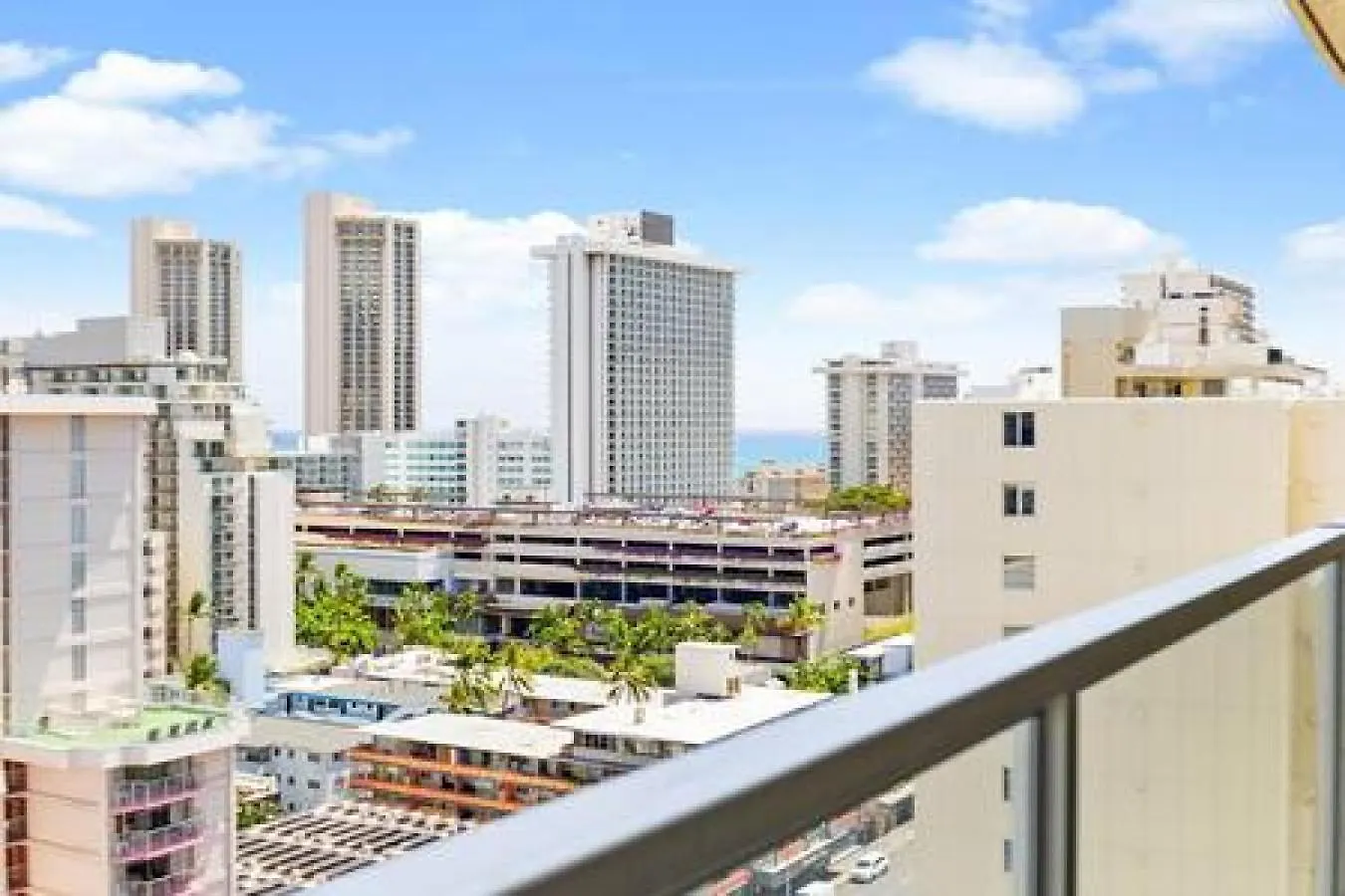 Newly Remodeled Upscale Design Central Waikiki ホノルル 米国