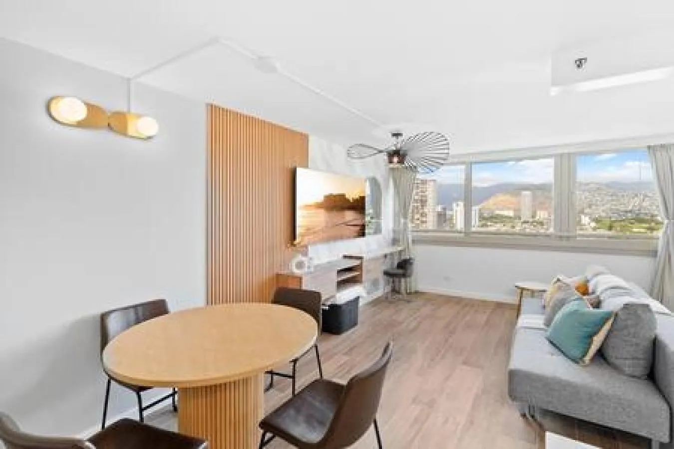 Newly Remodeled Upscale Design Central Waikiki ホノルル 米国