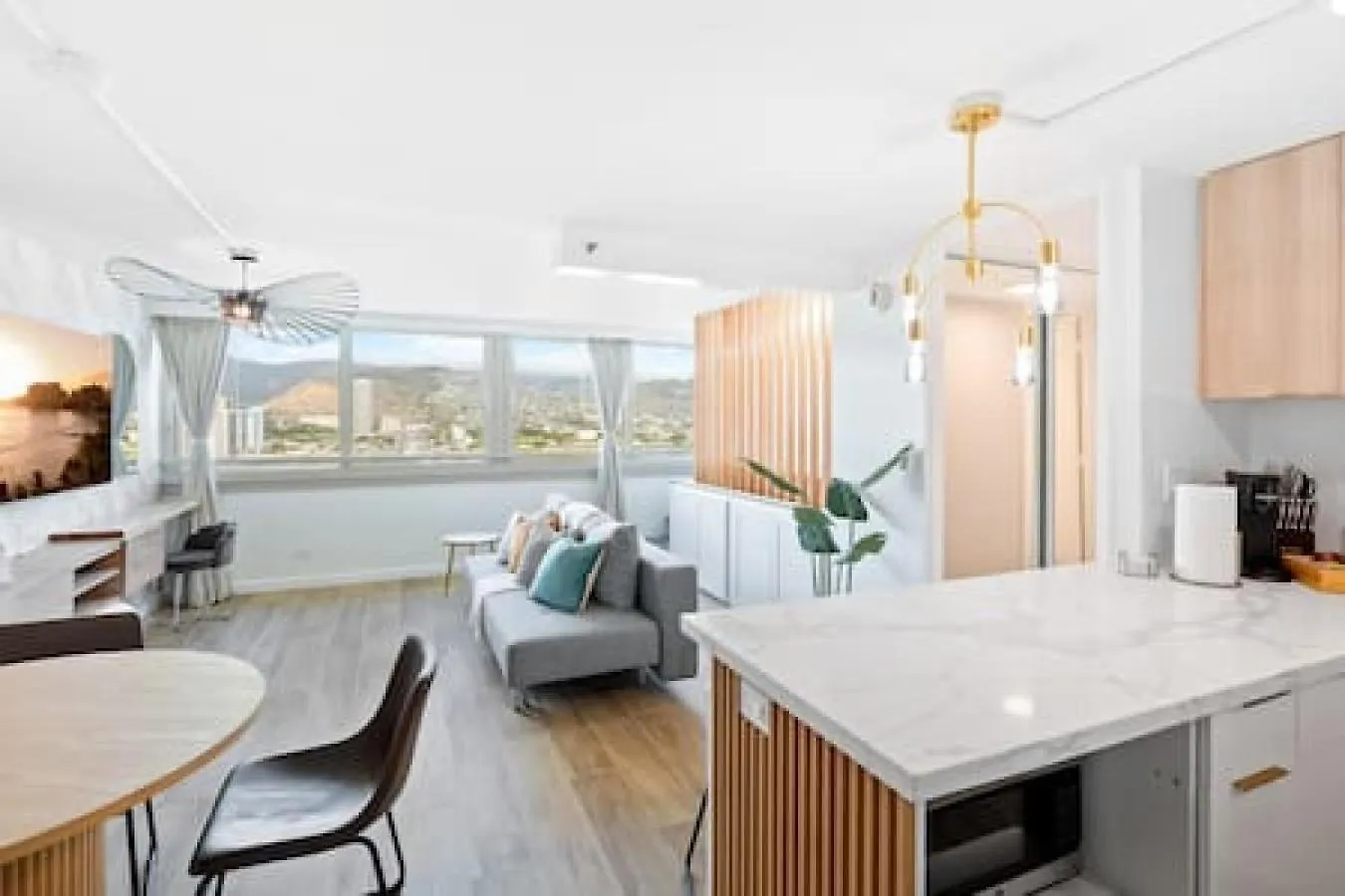Newly Remodeled Upscale Design Central Waikiki ホノルル 米国