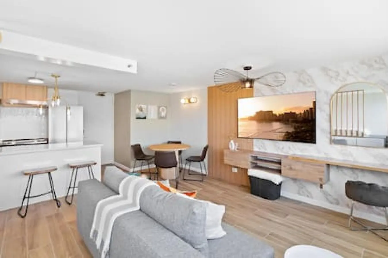 Newly Remodeled Upscale Design Central Waikiki ホノルル 0*,  米国
