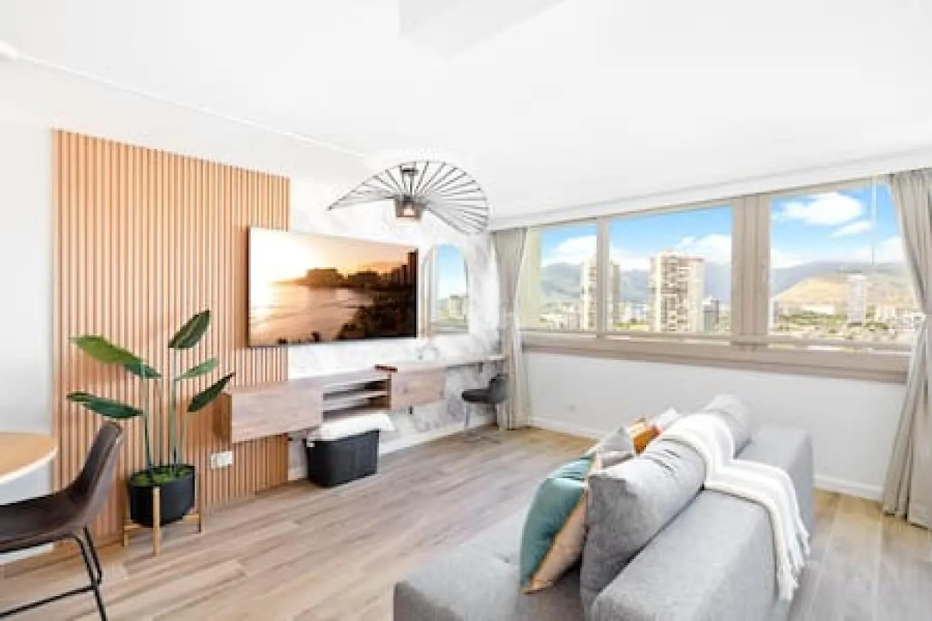 Newly Remodeled Upscale Design Central Waikiki ホノルル